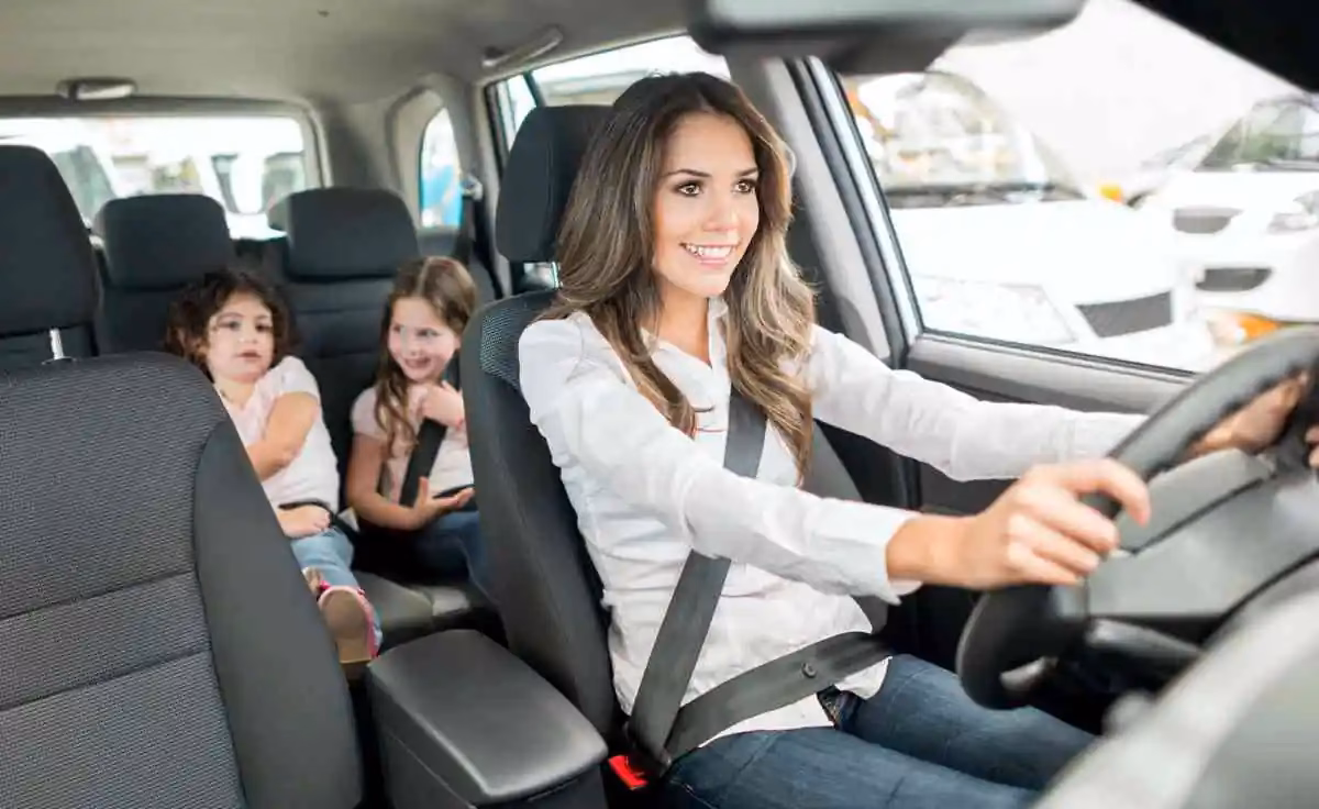 ¿Cómo puedo obtener un auto gratis siendo madre soltera?