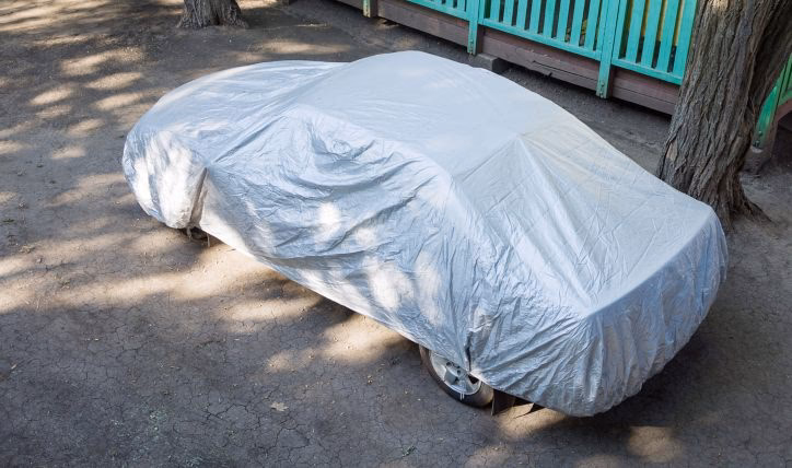 ¿Cómo puedo encender un carro que ha estado parado mucho tiempo?