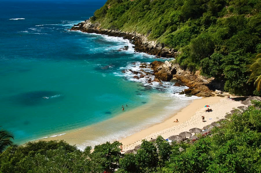 ¿Cómo puedo abrir la puerta de mi coche?