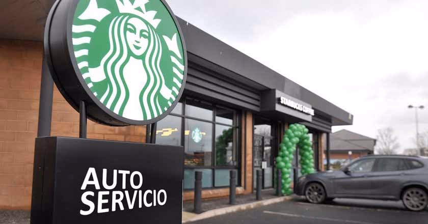 ¿Starbucks vende coches?