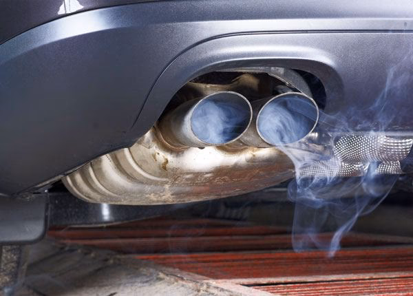 ¿Cómo sé si mi coche emite monóxido de carbono?