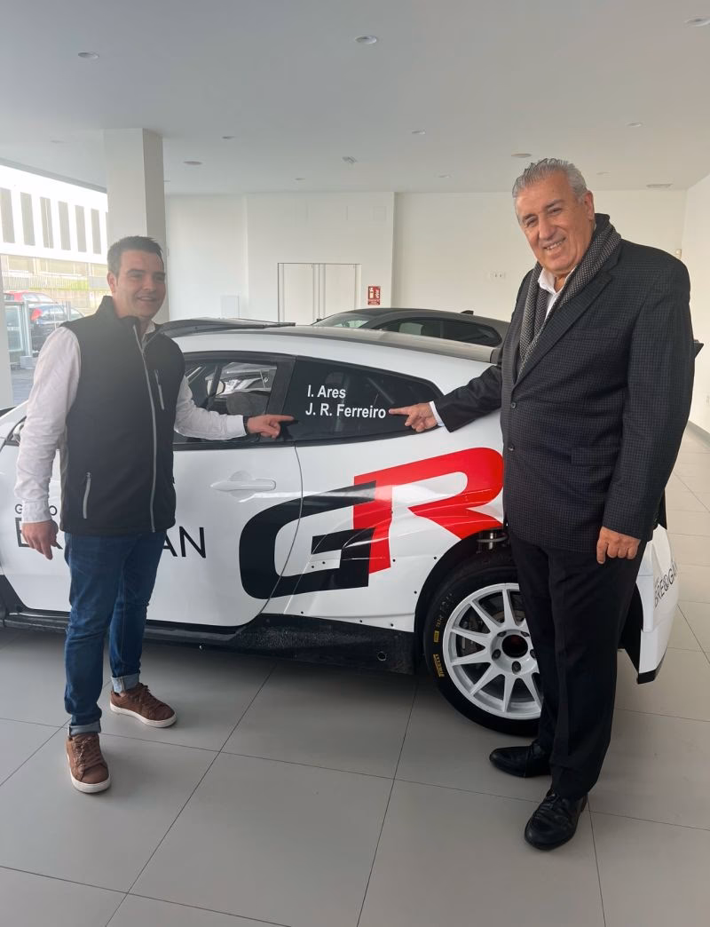 ¿Qué coche conduce Fernando?