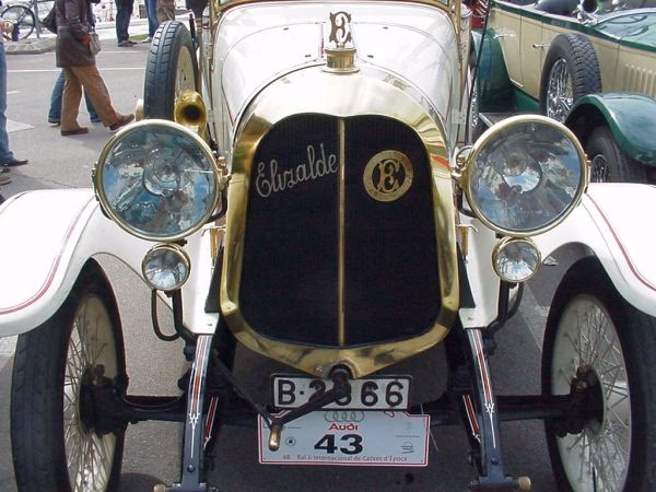 ¿Qué carros tenía Valentín Elizalde?