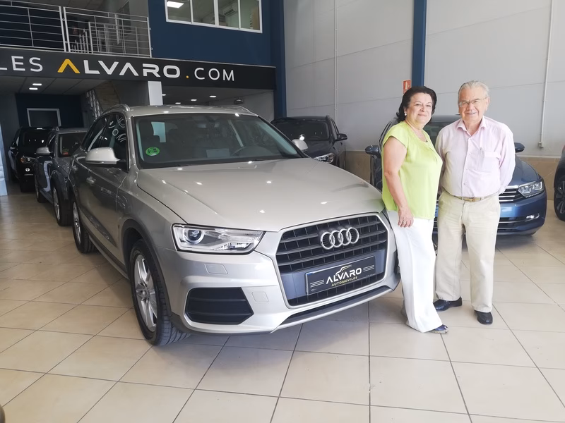 ¿Cómo se les dice a las tiendas de autos?