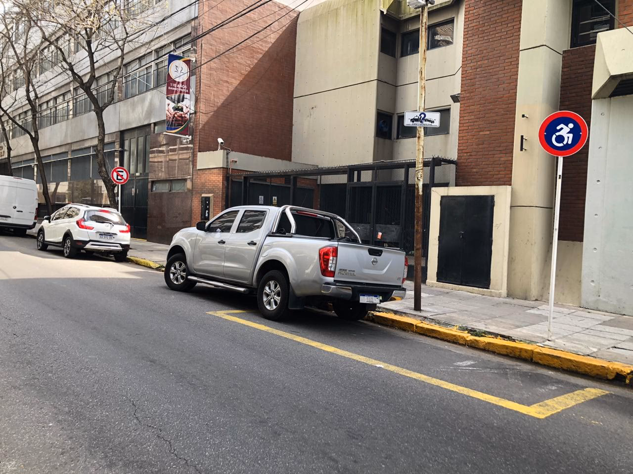 ¿Cuándo se considera un vehículo mal estacionado?