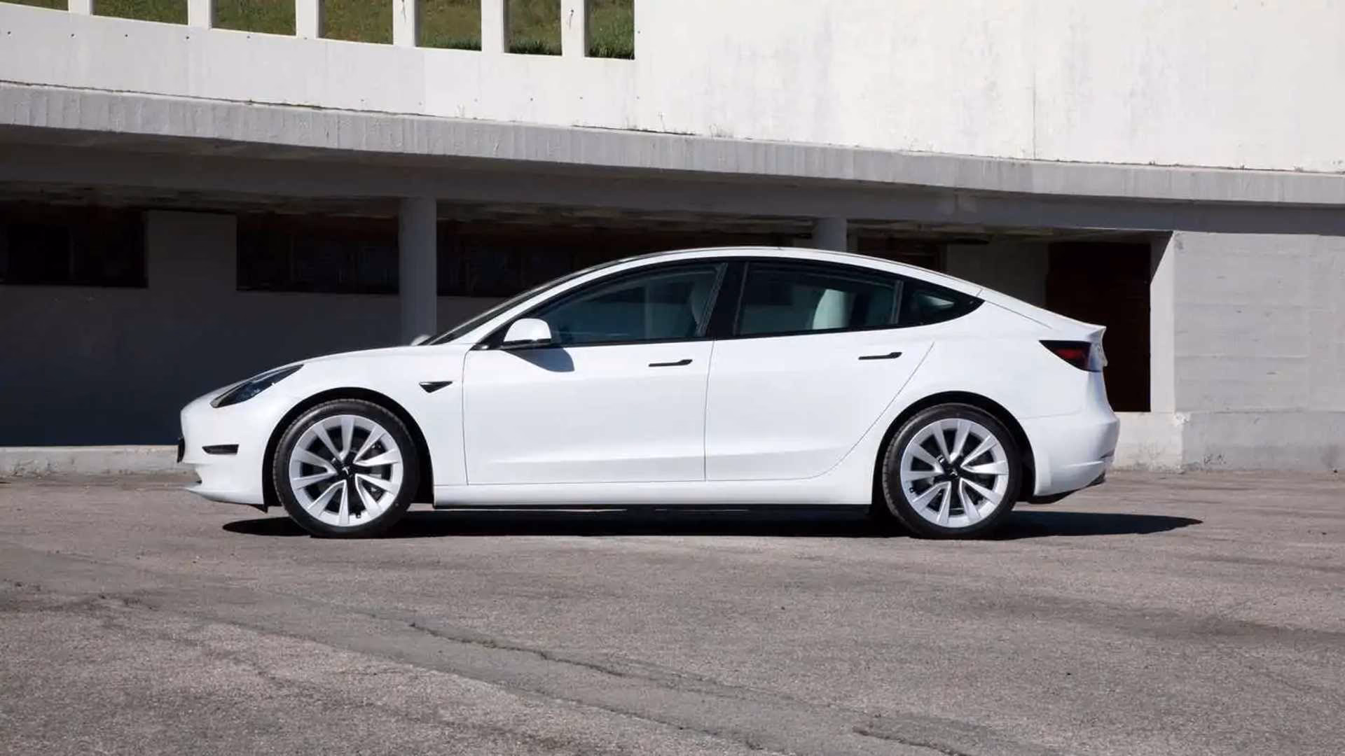 ¿Existe algún Tesla que funcione con gasolina?