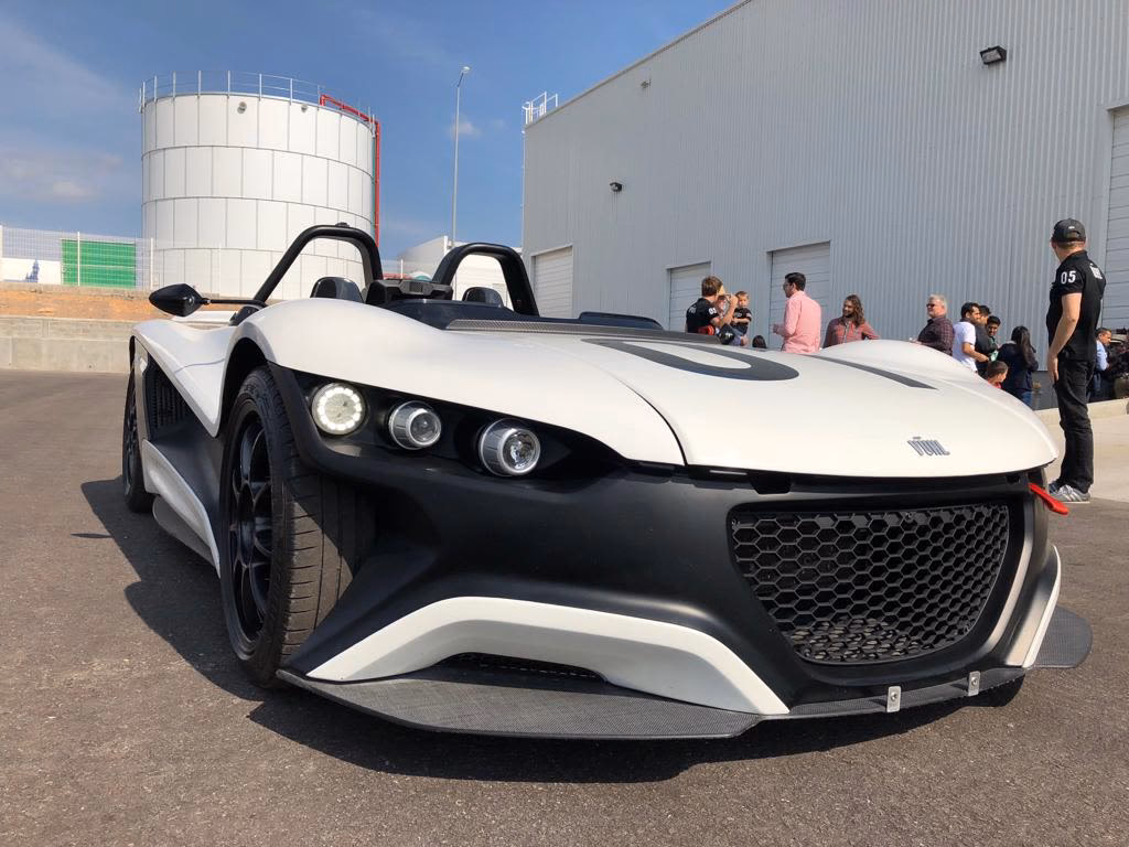 ¿Qué marca de autos es VUHL?