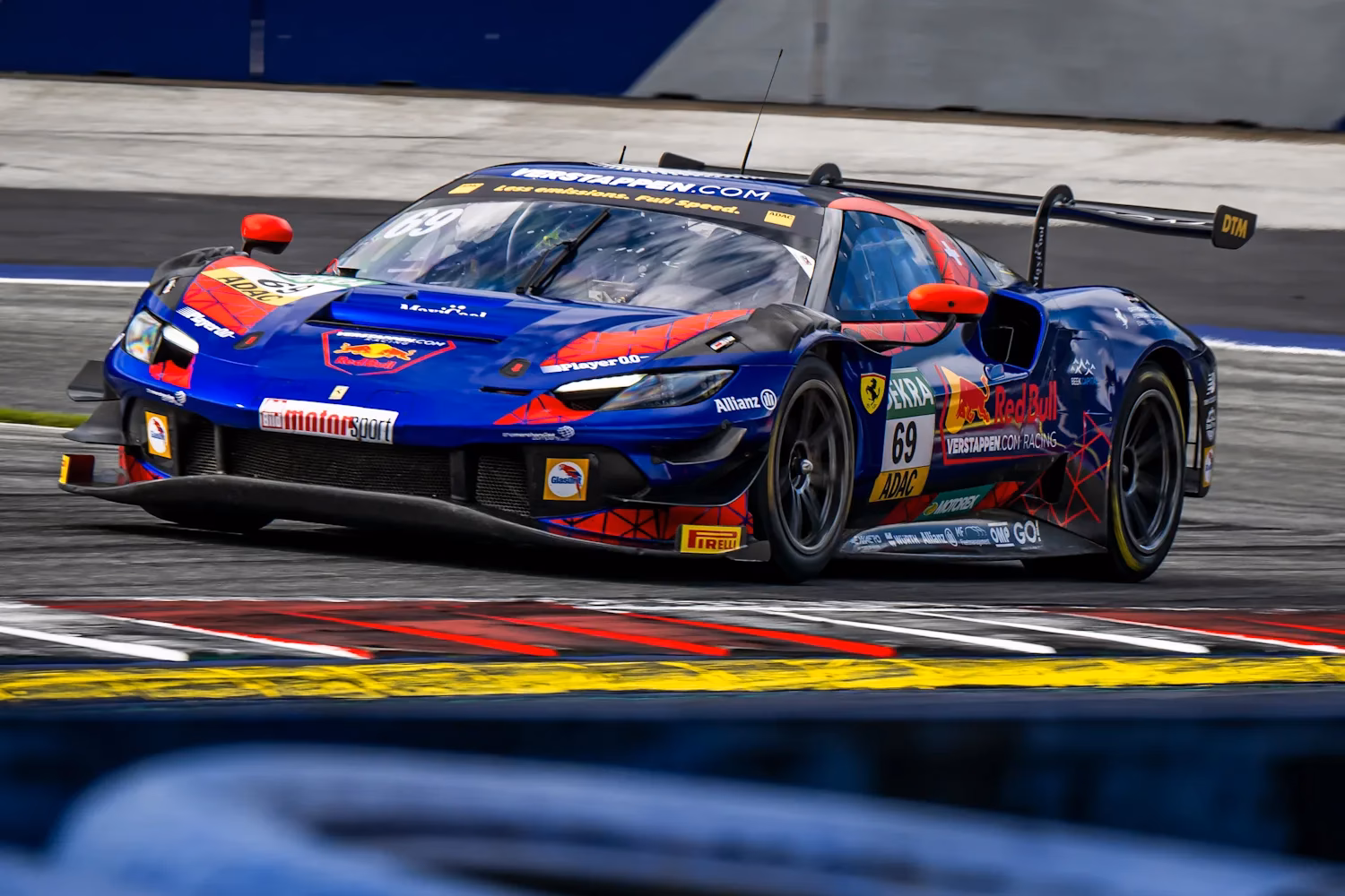 ¿Cuál es la velocidad máxima de los coches del DTM?