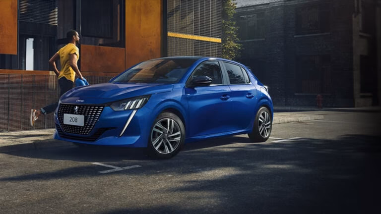 ¿Cuándo se hace el primer service del Peugeot 208?