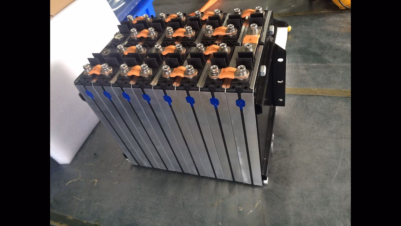 ¿Cuánto dura una batería de litio en un carro?