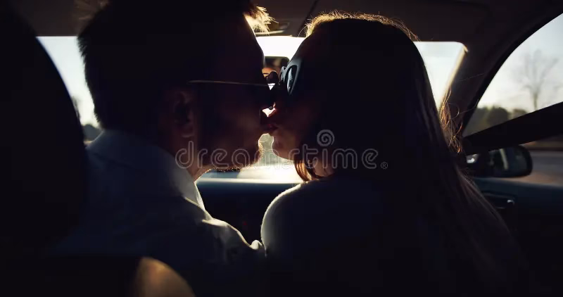 ¿Cómo hacer un beso romántico?