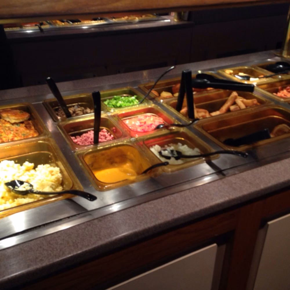 Does the Golden Nugget still have a buffet?