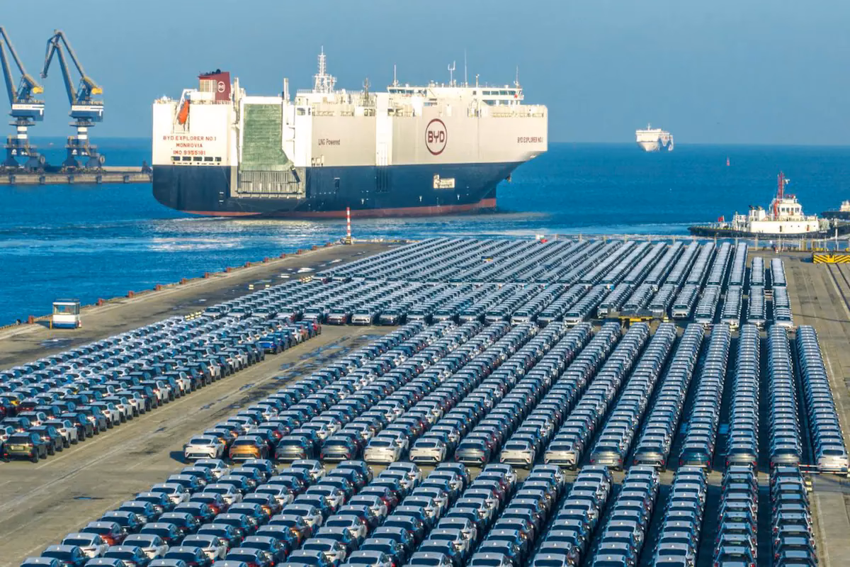 ¿Cómo se llama el barco que lleva los autos?
