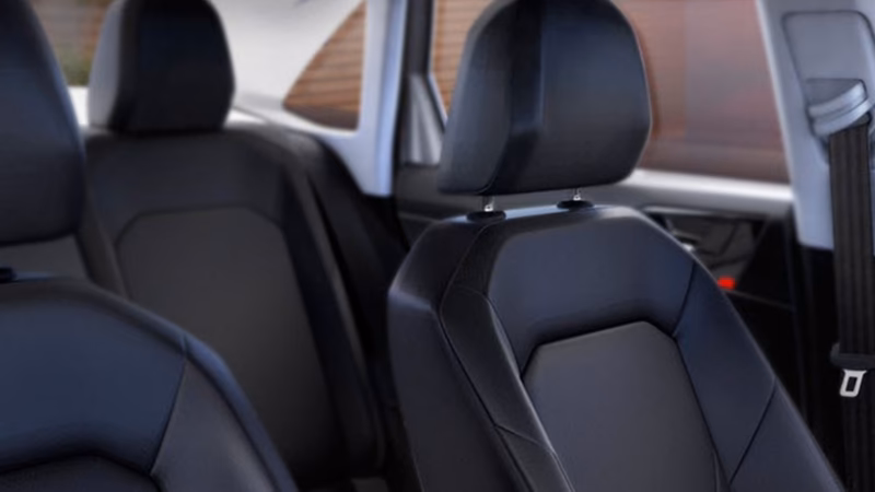 ¿Cuál es la altura adecuada para el reposacabezas de un asiento de automóvil?