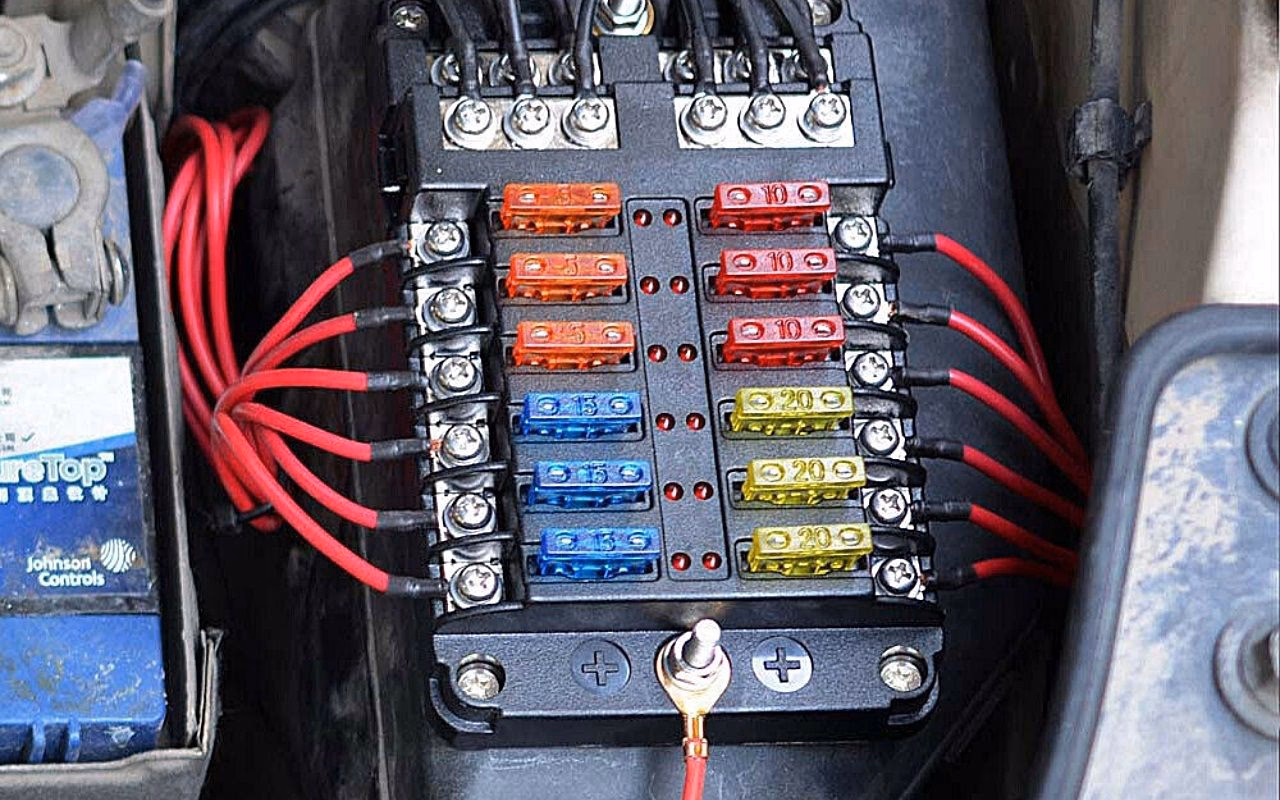 ¿Cuánto cuesta cambiar la caja de fusibles de un coche?