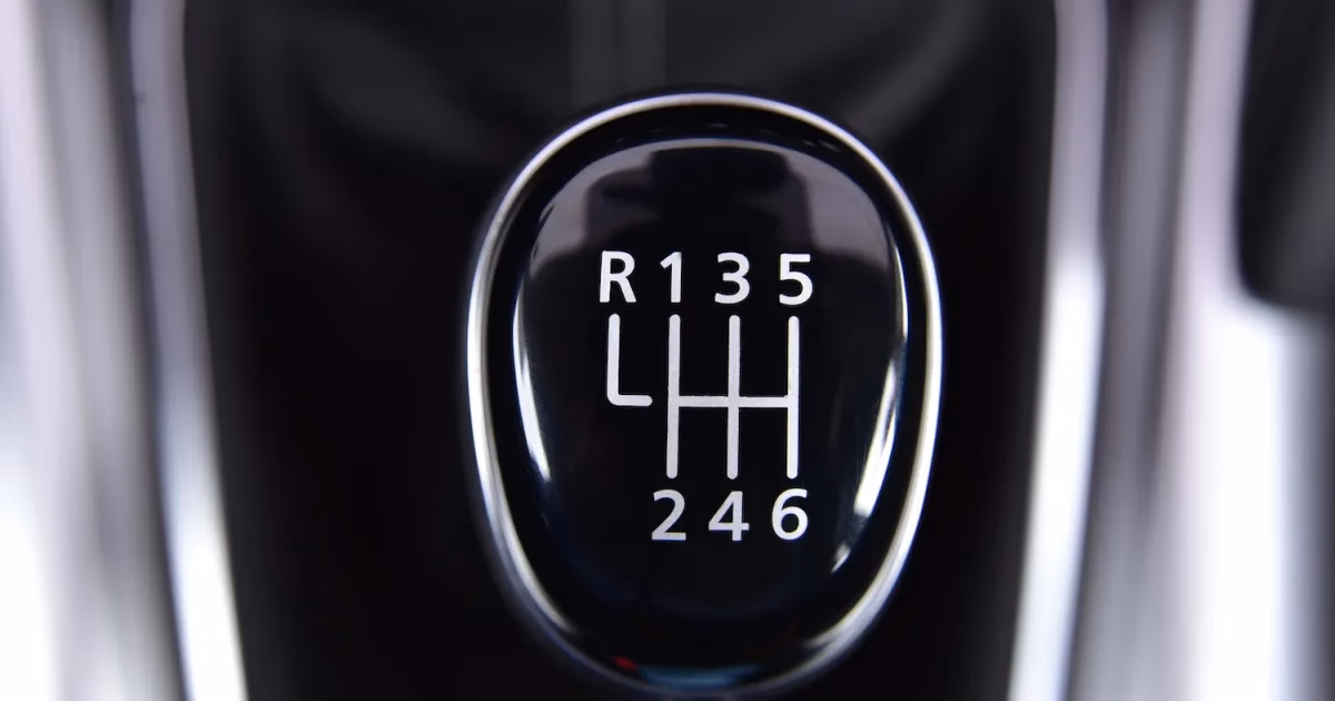 ¿Cómo se utiliza la palanca de cambios?