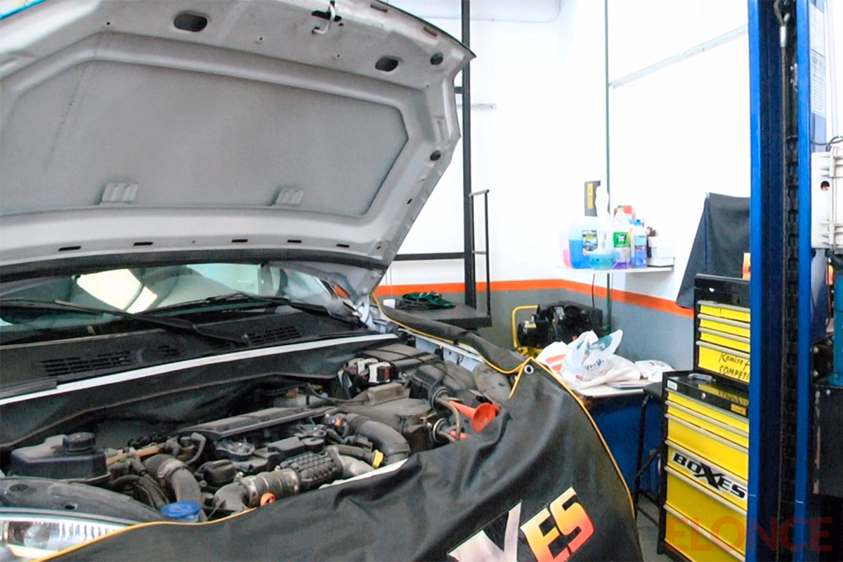 ¿Cuánto se cobra por un cambio de aceite en Estados Unidos?