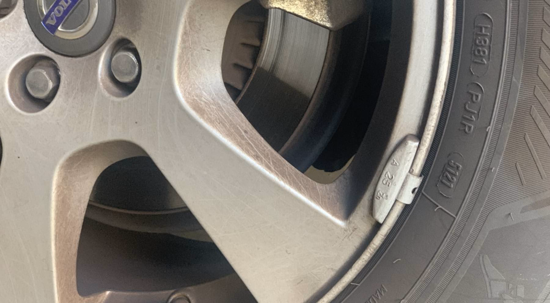 ¿Qué son los plomos en las llantas?