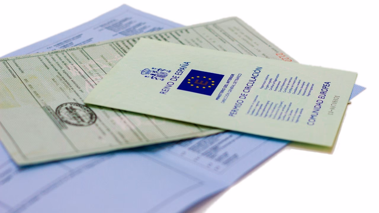 ¿Qué hay que hacer para poner el coche a nombre de otra persona?