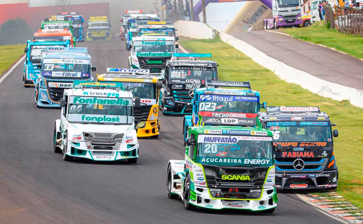 ¿Cuántos camiones tiene carreras?