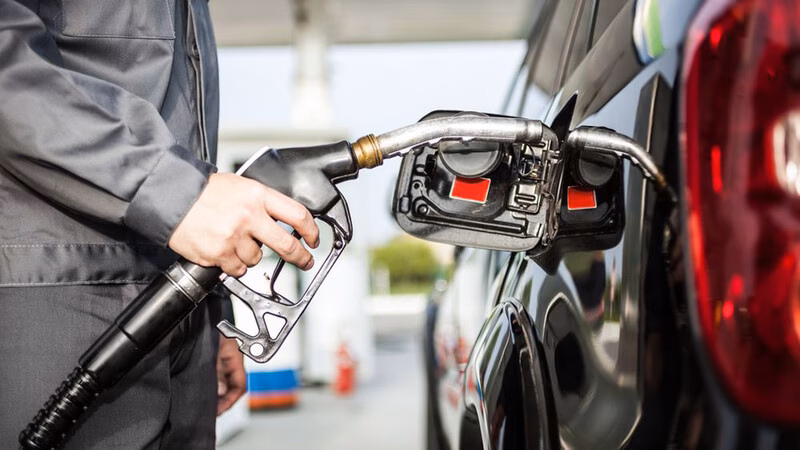 ¿Cuánto carga de nafta un auto?