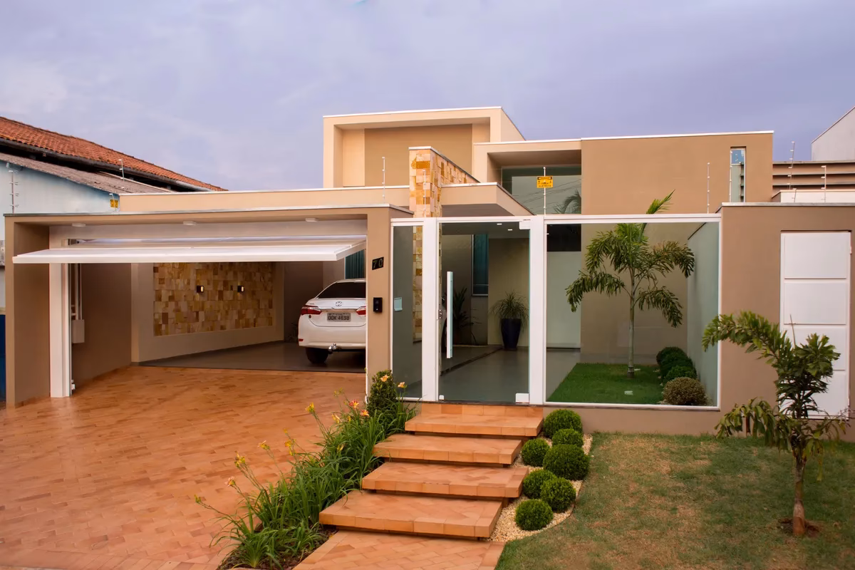 ¿Está bien comprar un auto y una casa en el mismo año?