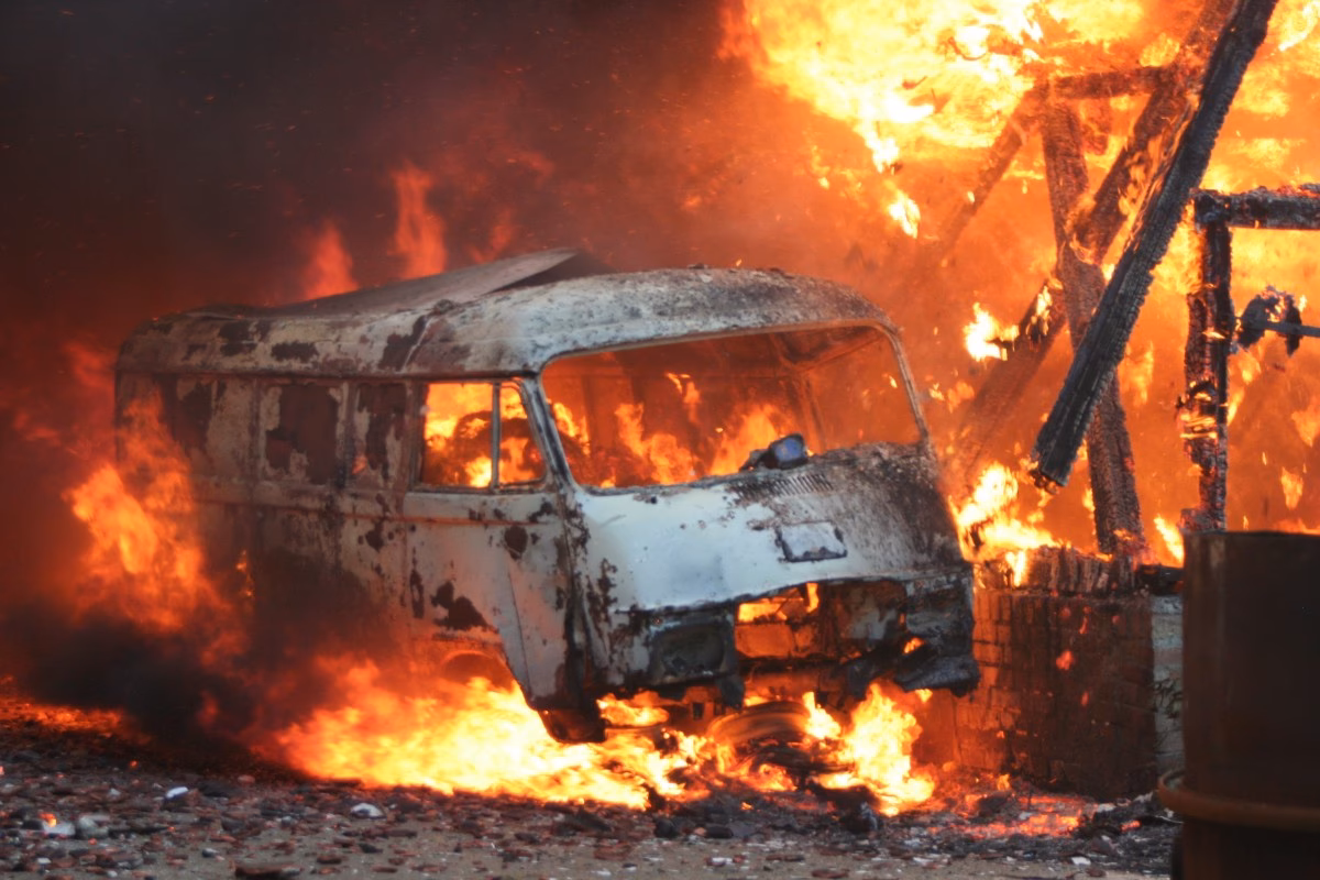 ¿Por qué se incendia un coche aparcado?