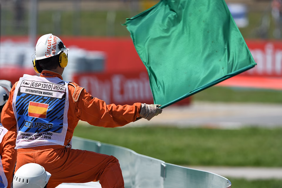 ¿Cuánto cobra un comisario de pista?