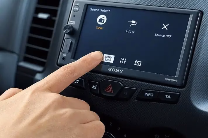 ¿Cómo escucho la radio por Internet en mi coche?