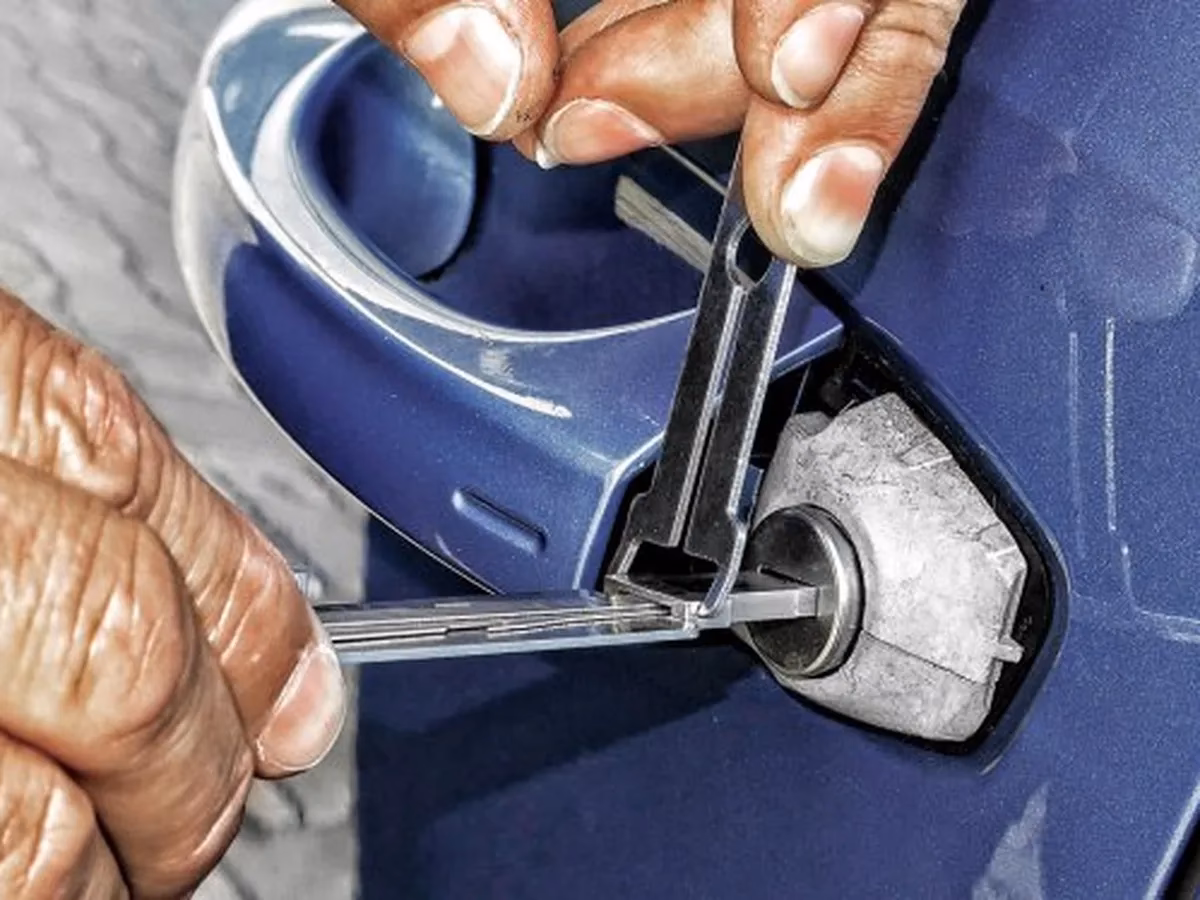 ¿Cómo funciona la cerradura automática?