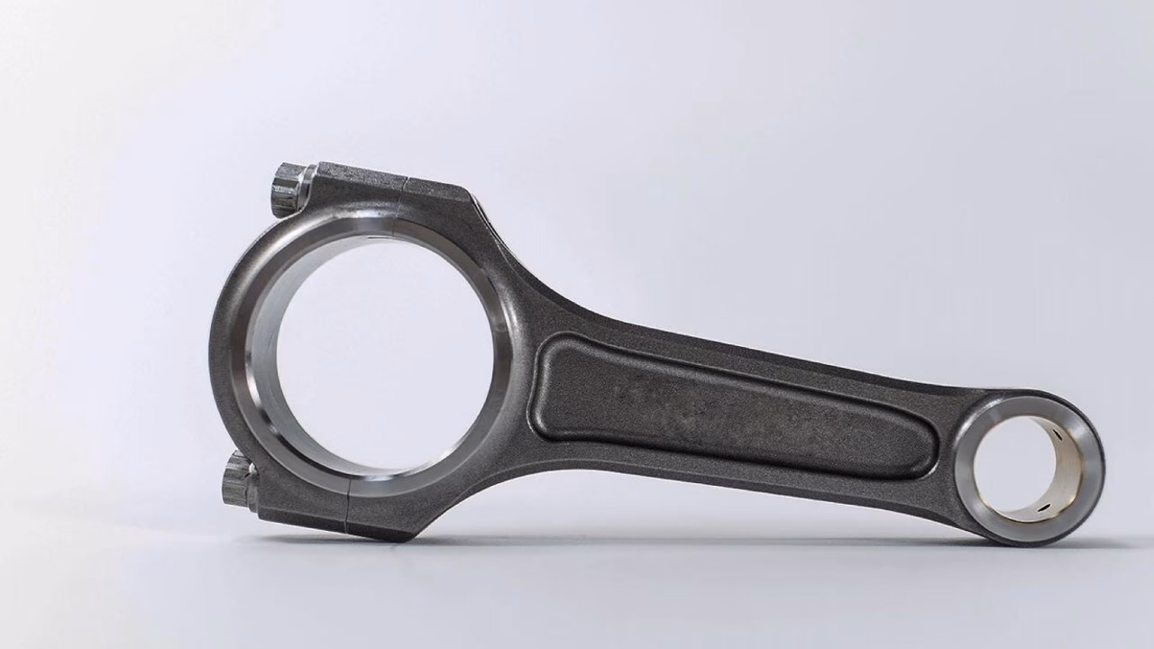 ¿Qué material se utiliza para fabricar la biela?