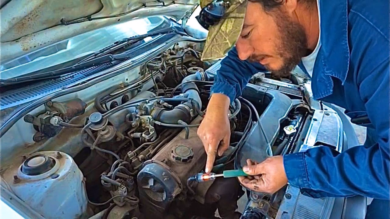 ¿Cómo se checa la chispa de las bujías?