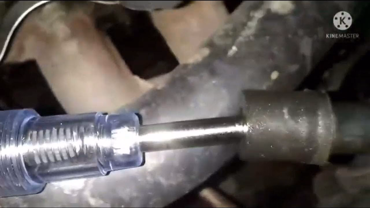 ¿Cómo se checa la chispa de las bujías?