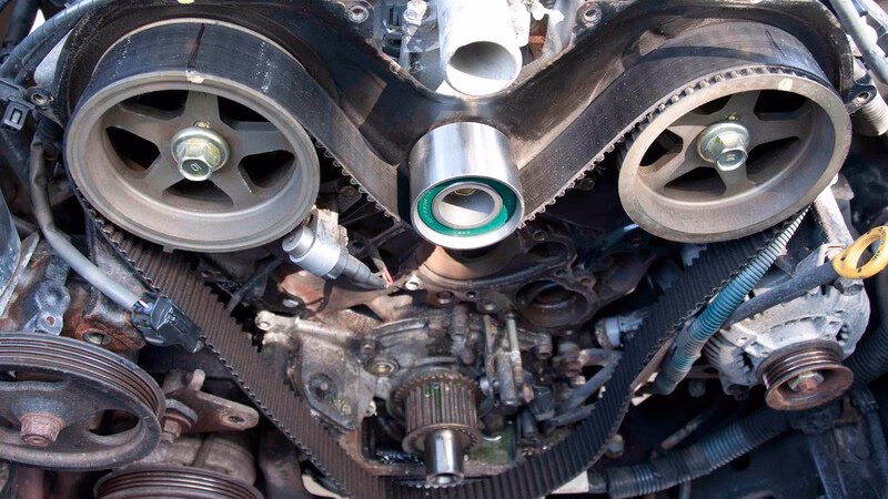 ¿Cómo se tensiona una correa?