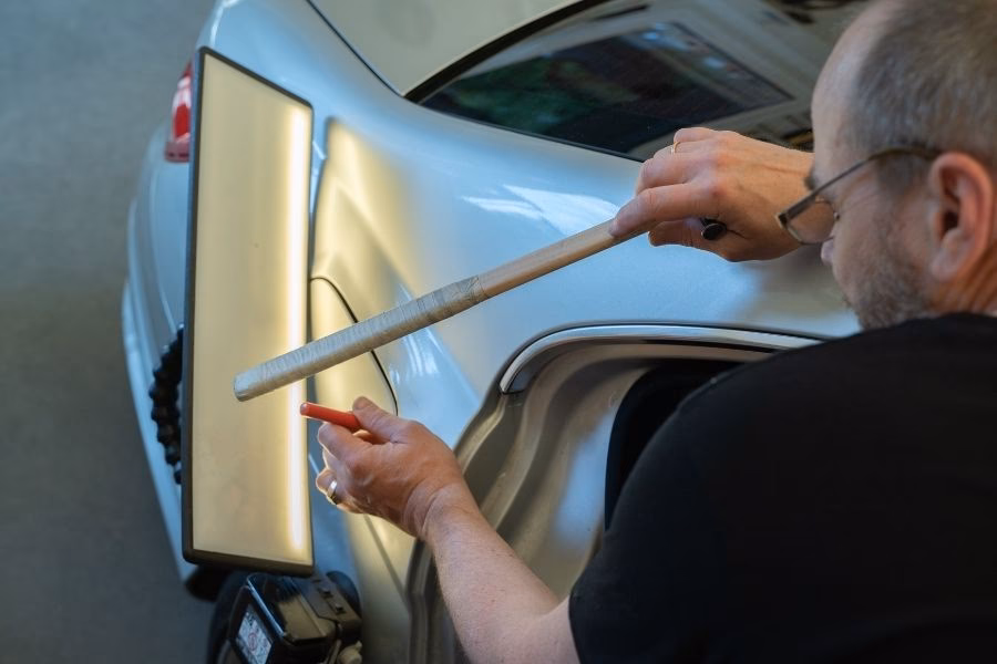 ¿Cómo se llama la técnica de sacar golpes sin pintar?