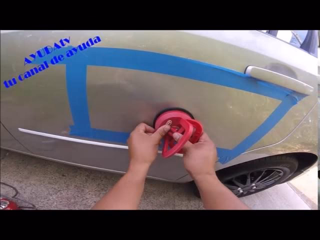 ¿Cómo sacar un golpe fuerte de un carro?