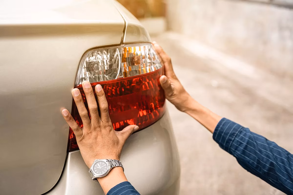 ¿Cuándo se deben encender los faros?