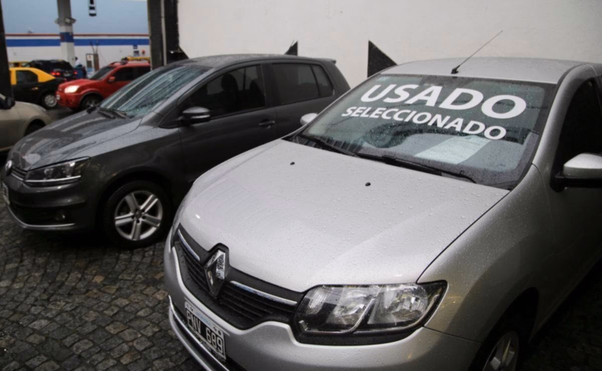 ¿Puedo vender mi auto a alguien y que me haga los pagos?