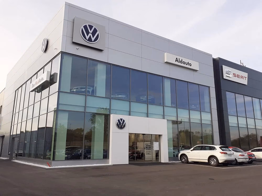 Who is the largest VW dealer in the US?