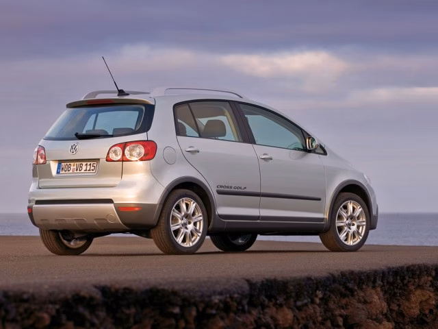 How to cross play golf with friends?