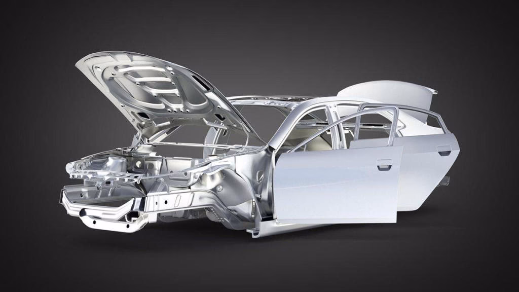 ¿De qué material está hecha la carrocería del coche?