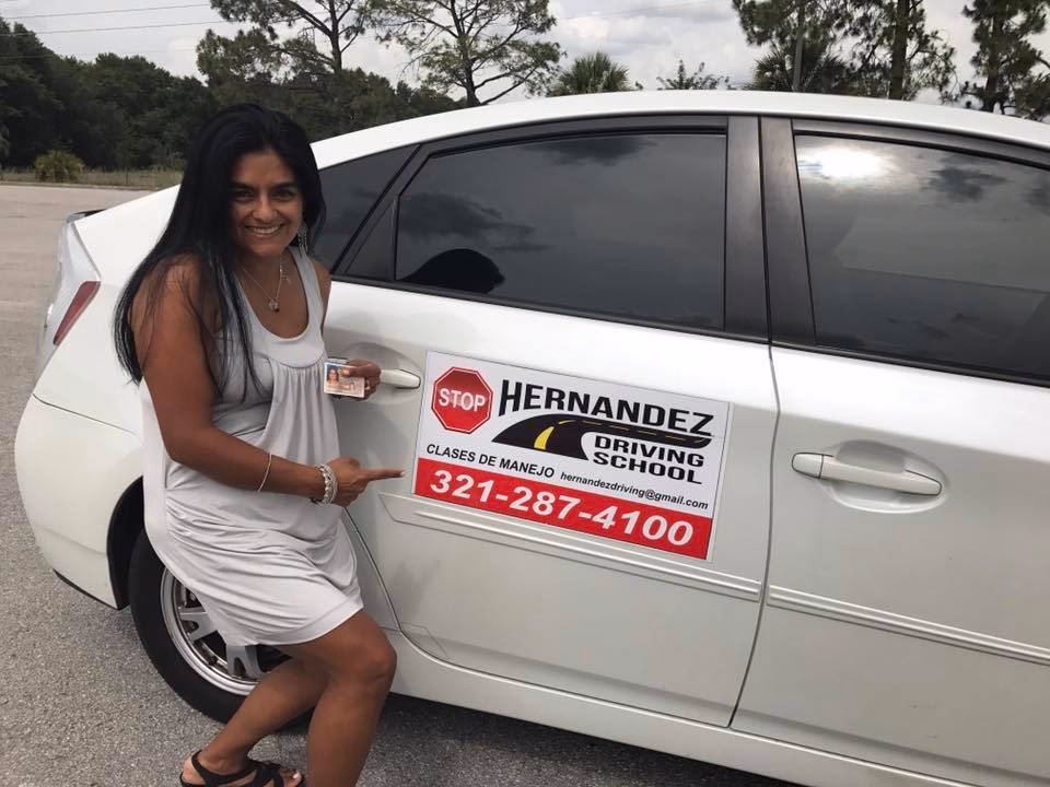 ¿Cuánto cobra una escuela de manejo en Estados Unidos?