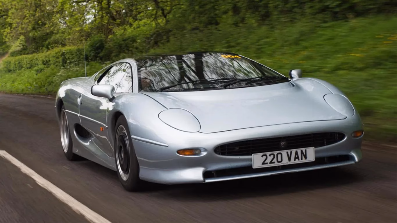 ¿Cuál es una marca conocida de coche deportivo inglés?