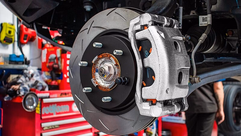 ¿Cuáles son los tipos de frenos de un vehículo?