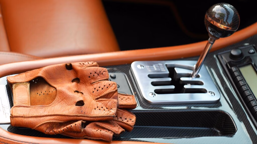 ¿Por qué usar guantes para manejar?