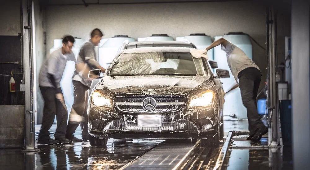 ¿Cuánto cobran por lavar el coche?