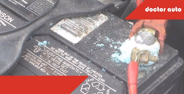 ¿Por qué sale líquido de la batería de mi carro?