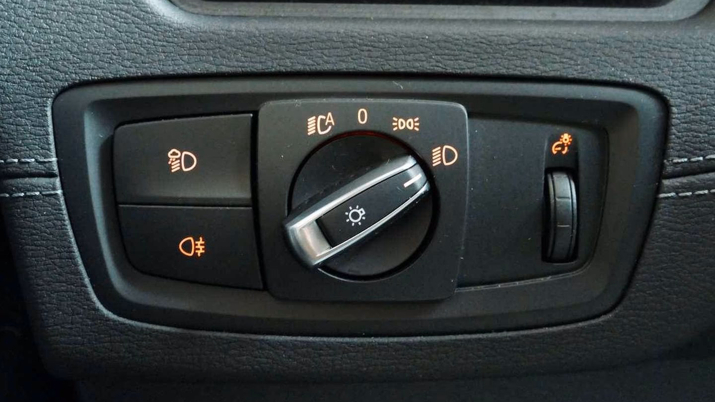 ¿Qué son las luces automáticas de un coche?