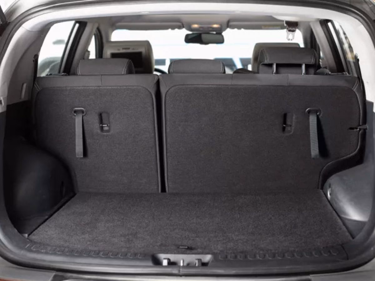 ¿Cómo se llama la parte del baúl del auto?