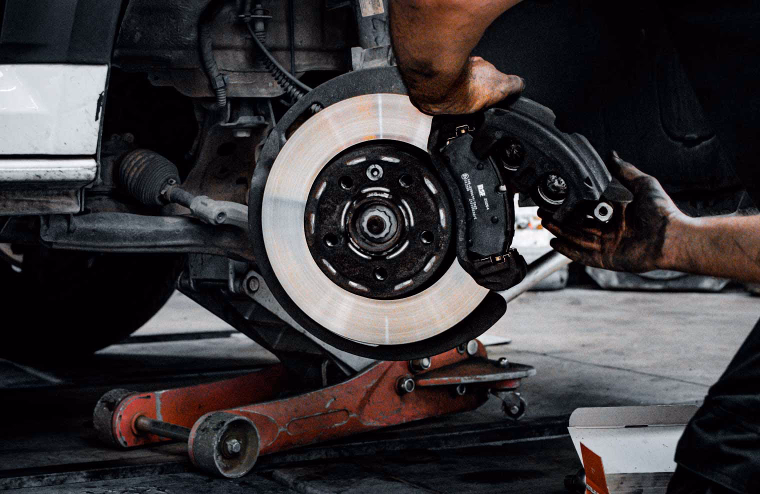 ¿Cuánto cobra un mecánico por un servicio?